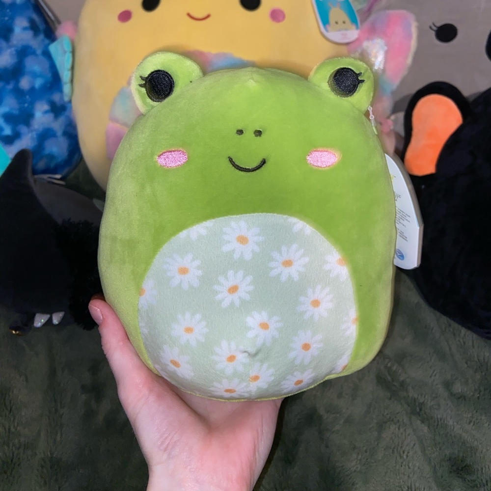 Wendy w Floral Belly Squishmallow